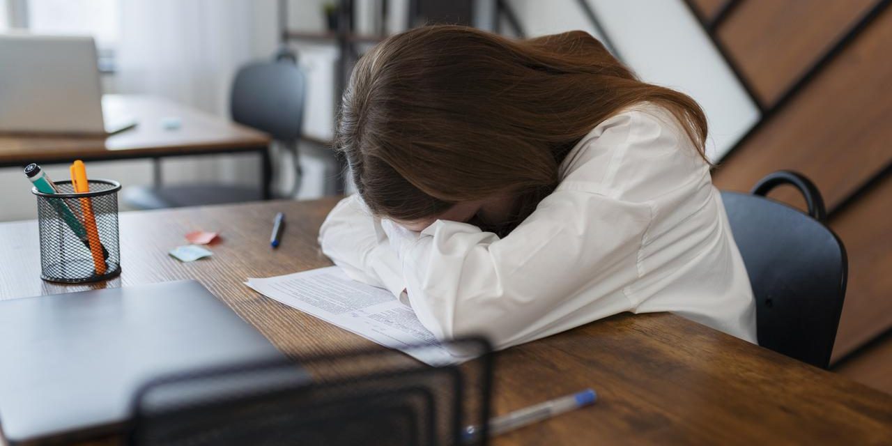 Pentingnya Micro Nap Saat Jam Kantor Selama Puasa