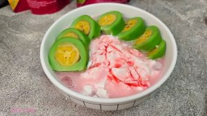 Es Pisang Ijo Makassar: Dessert Tradisional Relevan Bagi Gen Z