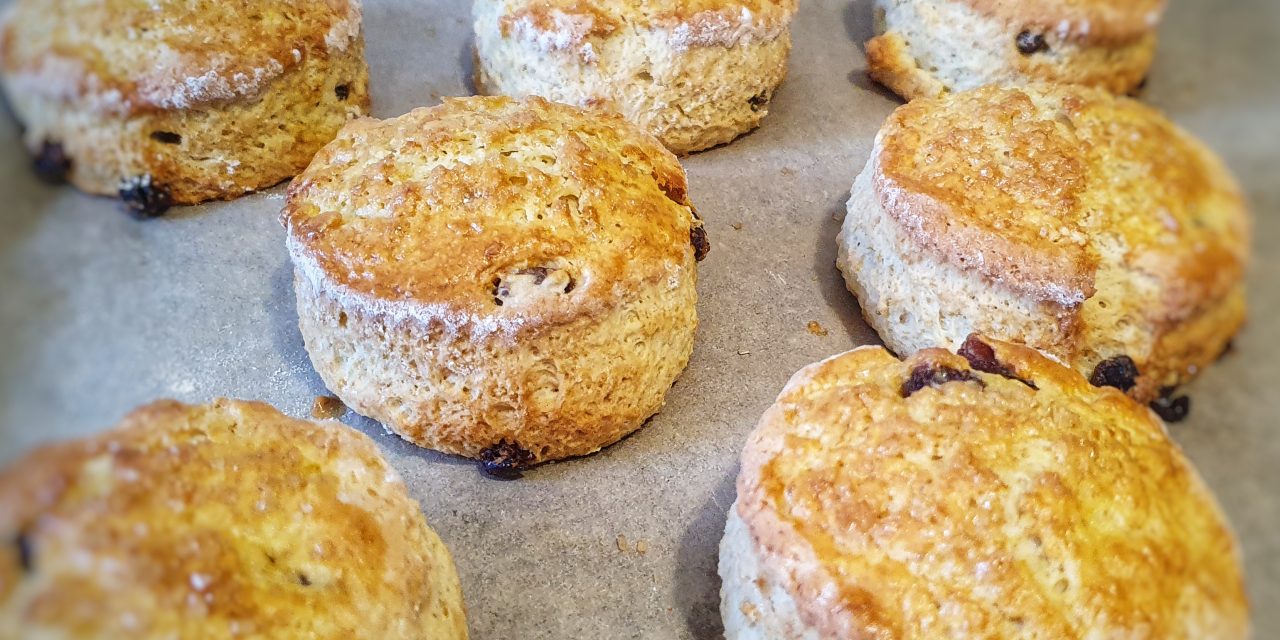 Scone Klasik Inggris: Menikmati Metode Devon Dan Cornwall