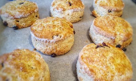 Scone Klasik Inggris: Menikmati Metode Devon Dan Cornwall
