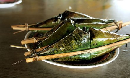 Pengkang Khas Pontianak: Gurihnya Ketan Bakar Berisi Udang Ebi