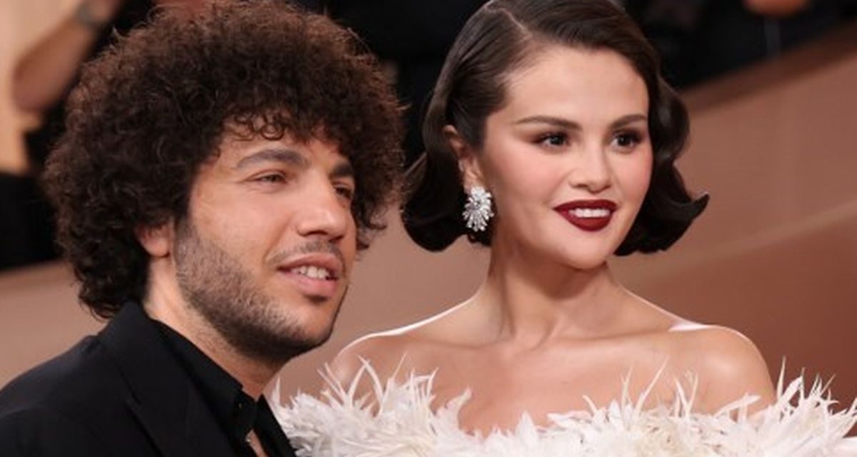 Selena Gomez Ungkap Soal Hubungannya Dengan Benny Blanco
