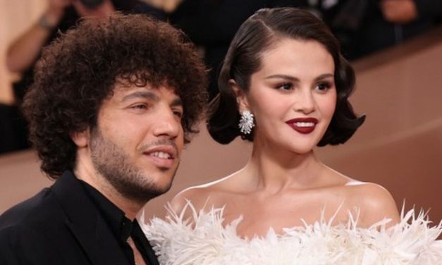 Selena Gomez Ungkap Soal Hubungannya Dengan Benny Blanco
