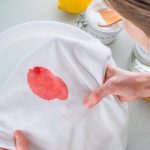 Cara Bersihkan Noda Darah Di Pakaian Dengan Air Dan Garam