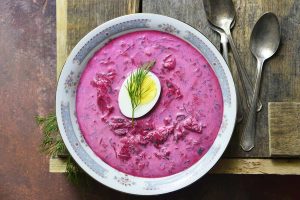 Chlodnik Polandia: Paduan Segar Buah Bit, Kefir, Dan Sup Dingin