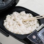 Trik Nasi Bebas Basi: Tambahkan Cuka Makan Saat Memasak