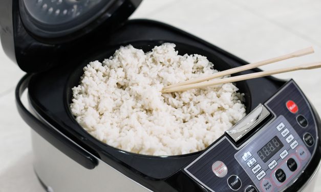 Trik Nasi Bebas Basi: Tambahkan Cuka Makan Saat Memasak