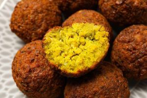 Falafel Timur Tengah: Bola Kacang Arab Dan Rempah Herba