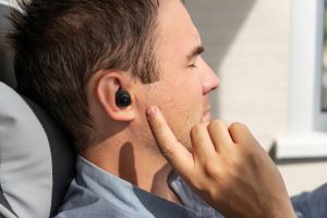 Bahaya Earbud Fatigue: Aturan Aman Gunakan Headphone In-Ear