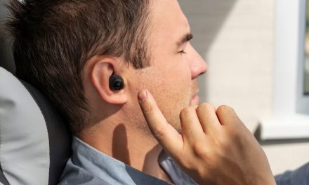 Bahaya Earbud Fatigue: Aturan Aman Gunakan Headphone In-Ear