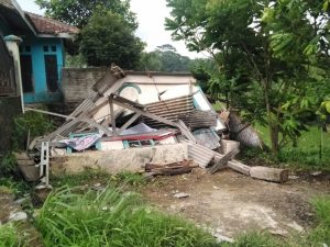 Puluhan Bangunan Di Sukabumi Rusak Diterjang Puting Beliung